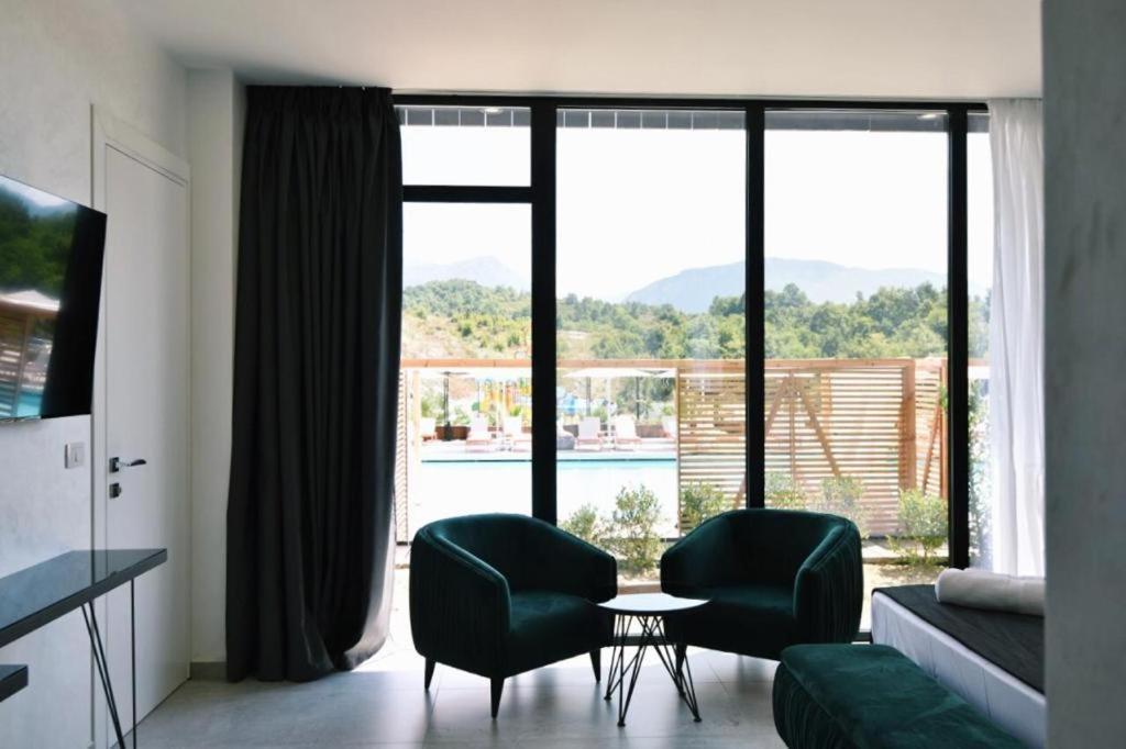 Equos Resort Hotel Tirana Bagian luar foto