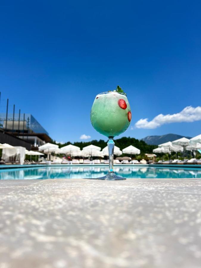 Equos Resort Hotel Tirana Bagian luar foto